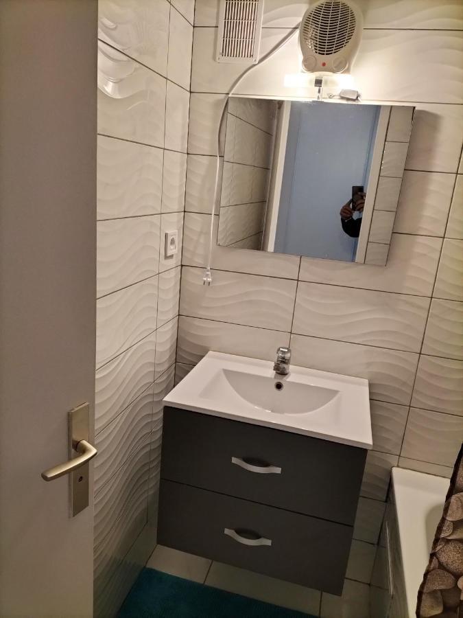 Jolie Appartement Proche Tramway Venissieux Ngoại thất bức ảnh