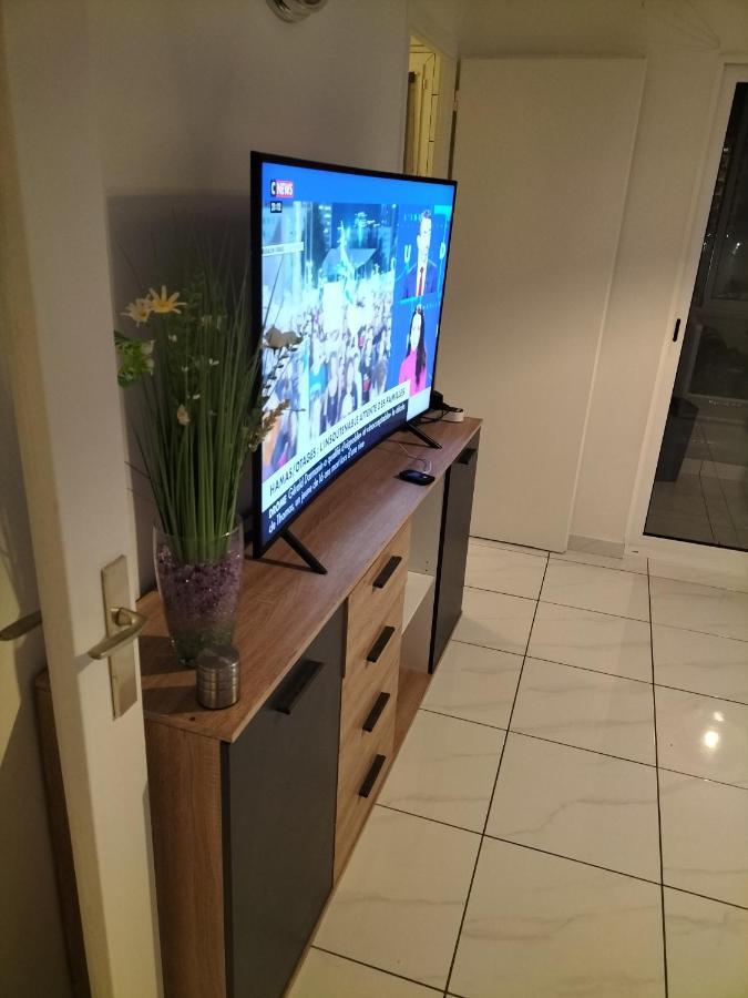 Jolie Appartement Proche Tramway Venissieux Ngoại thất bức ảnh